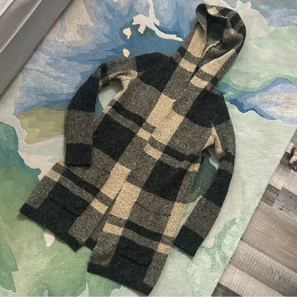 Cyrus Black and Tan Knitwear - Picture 12 of 12